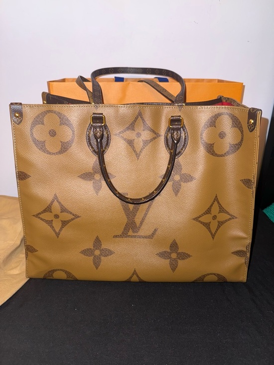 Louis Vuitton Handbags - LOUIS VUITTON
Reverse Monogram Giant Onthego GM